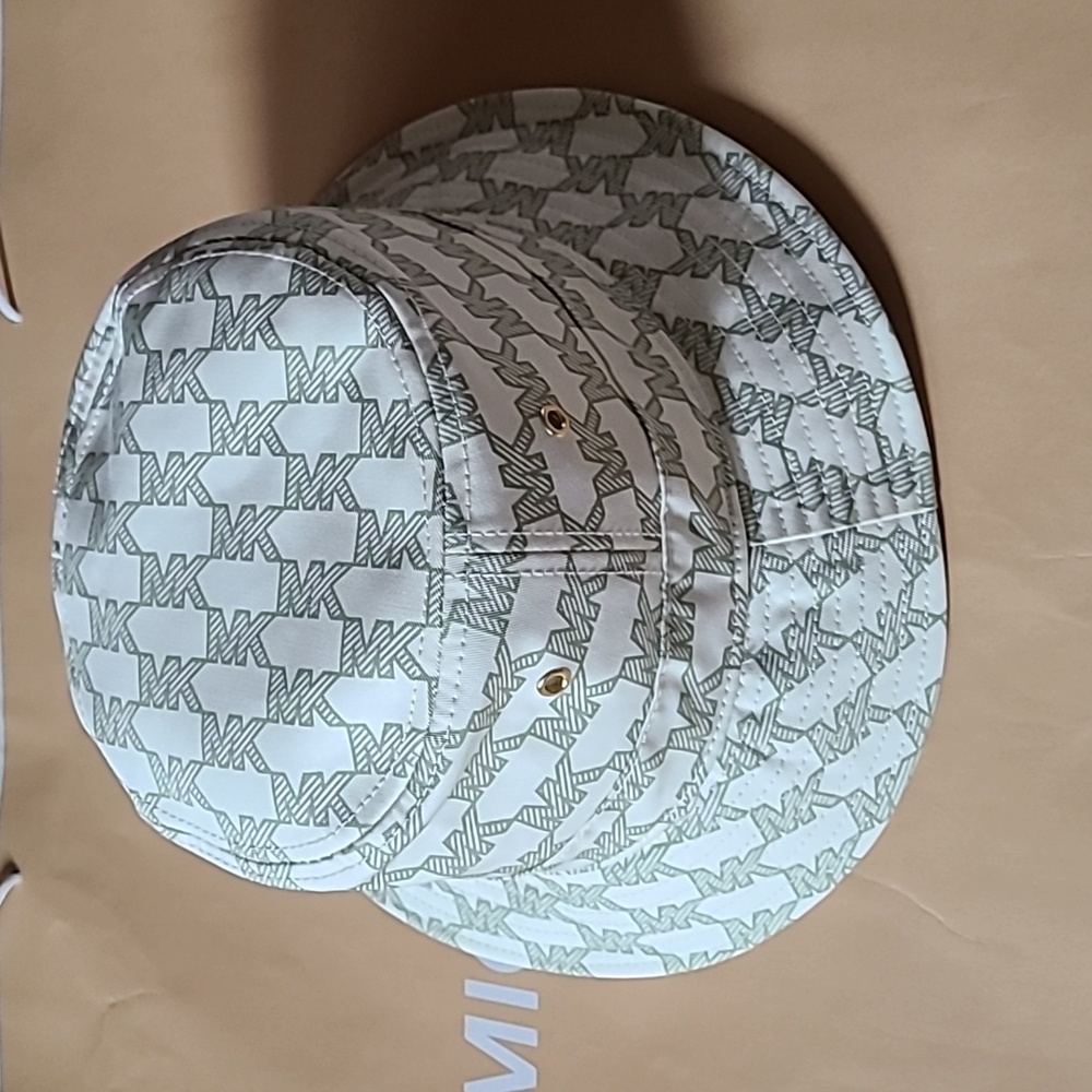NWT $88 MICHAEL KORS Size OS Women's Light Sage Green MK LOGO Bucket Hat
